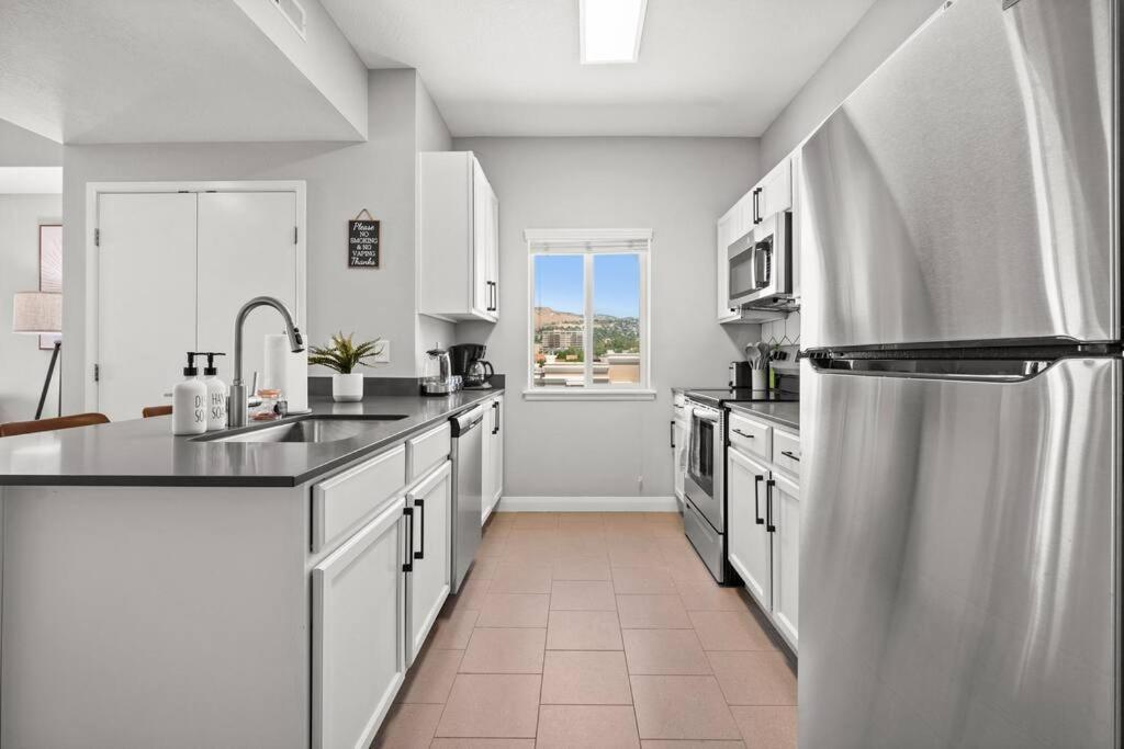 Charming Downtown Getaway *