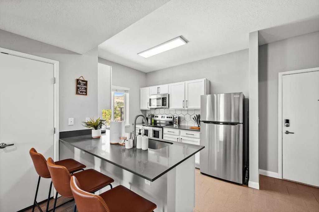 Charming Downtown Getaway Apartment *