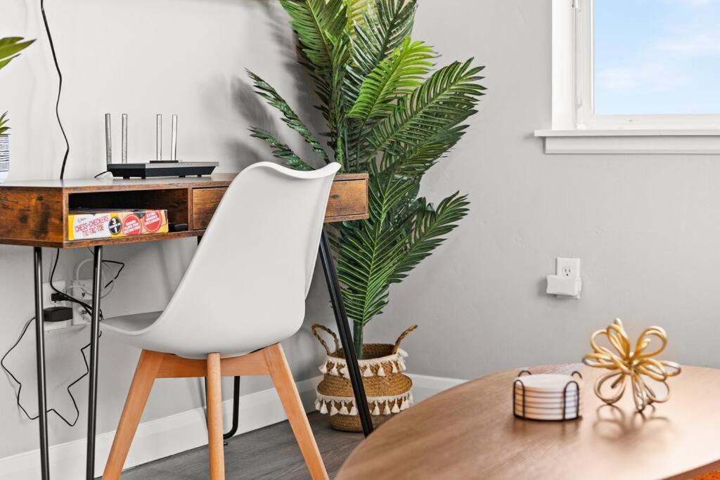 Apartment Charming Downtown Getaway *