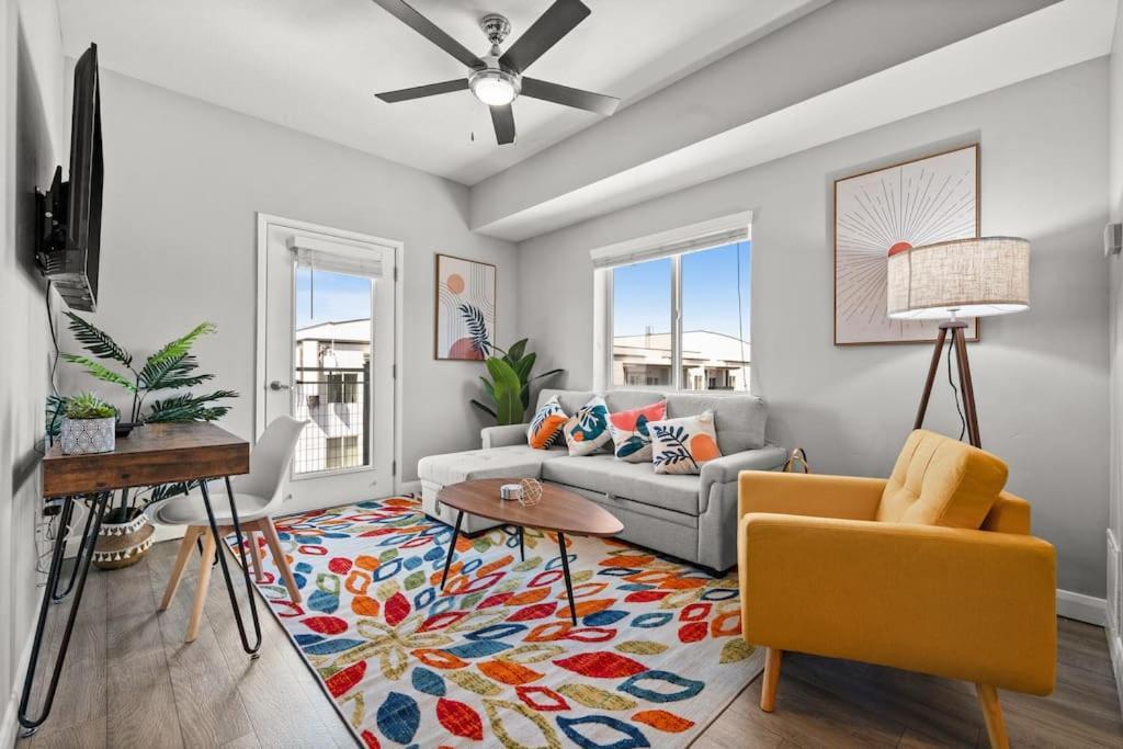 Charming Downtown Getaway Apartment *